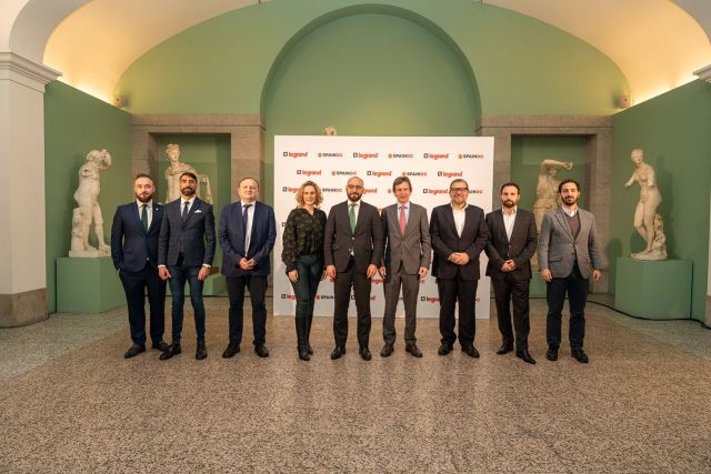 1. Foto de Familia Evento Spain DC - Legrand