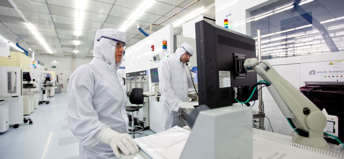 244-A-look-inside-imec's-300mm-cleanroom-2022